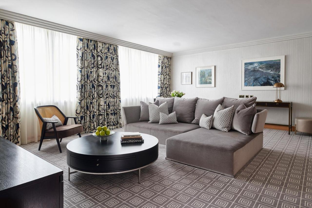 The Westbury Hotel Dublin Exteriér fotografie A living room at The Carlyle