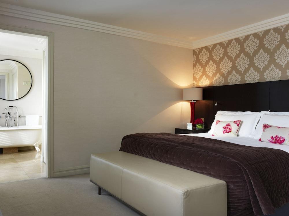The Westbury Hotel Dublin Exteriér fotografie A bedroom at the hotel