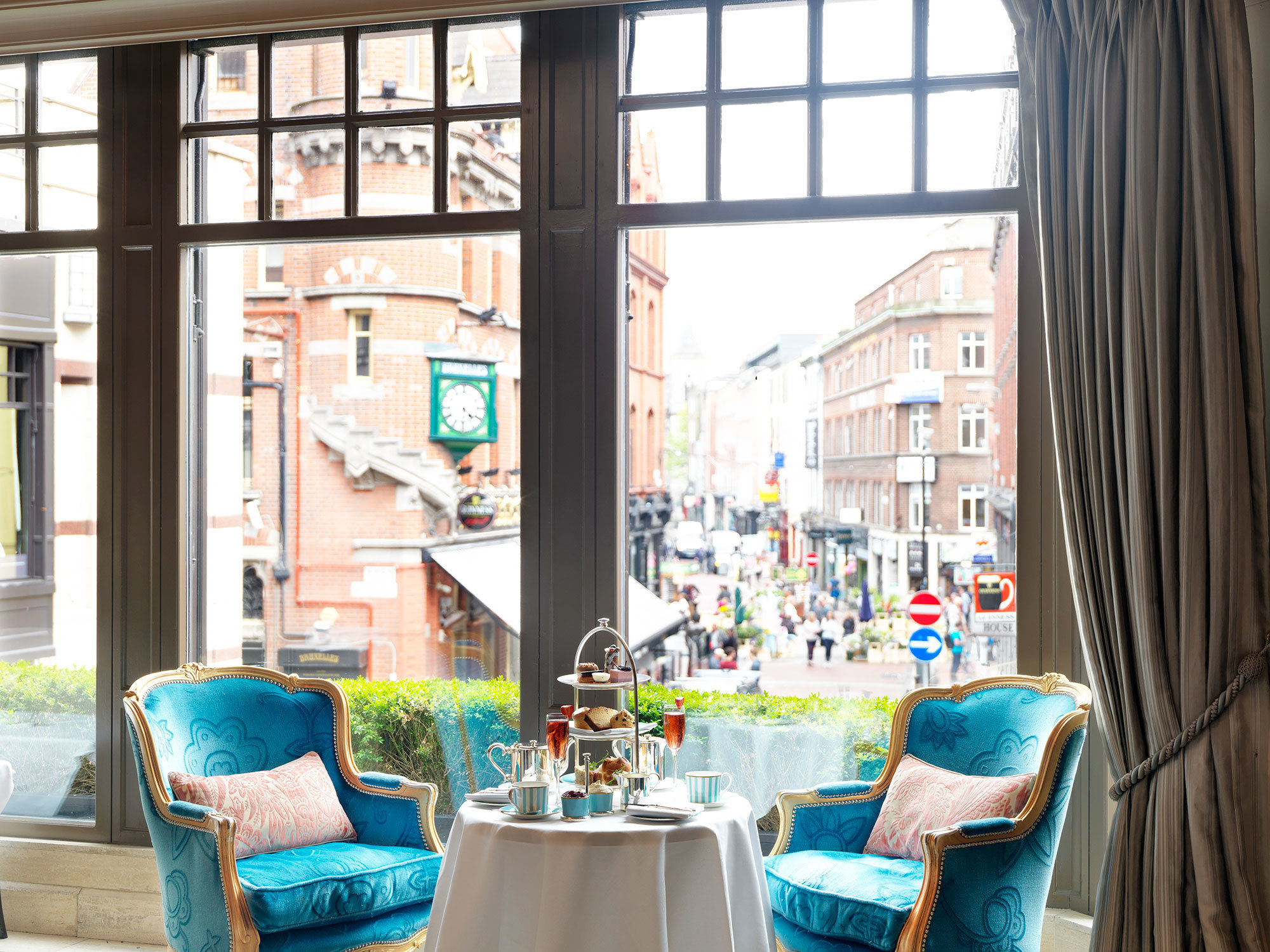 The Westbury Hotel Dublin Restaurace fotografie The lounge at the Midland Hotel